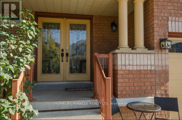 30 Masters Green Crescent, Brampton, Ontario  L7A 3K6 - Photo 2 - W13596146