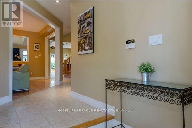30 Masters Green Crescent, Brampton, Ontario  L7A 3K6 - Photo 3 - W13596146