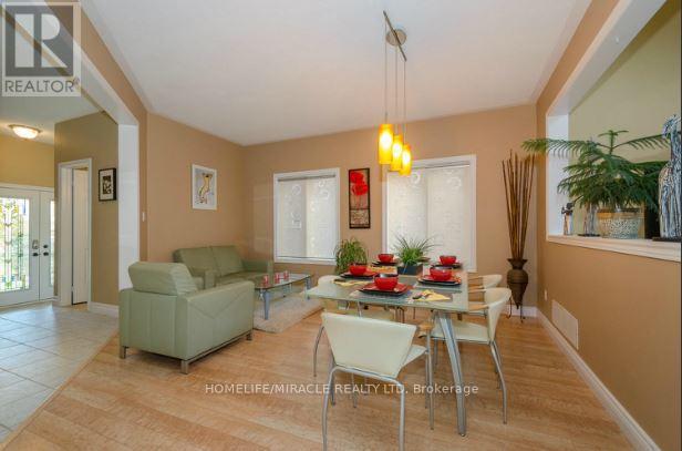 30 Masters Green Crescent, Brampton, Ontario  L7A 3K6 - Photo 8 - W13596146