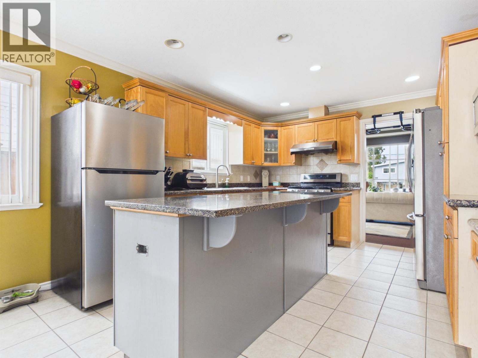 6615 Dufferin, Burnaby, British Columbia  V5H 3T2 - Photo 2 - R3148740