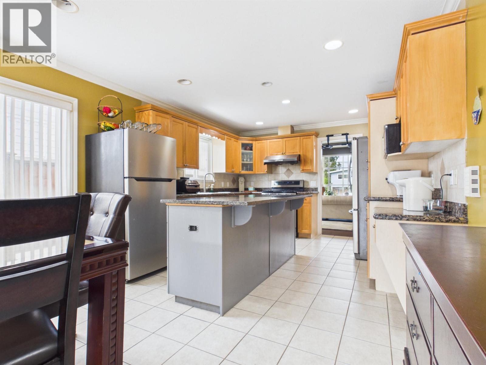 6615 Dufferin, Burnaby, British Columbia  V5H 3T2 - Photo 3 - R3148740