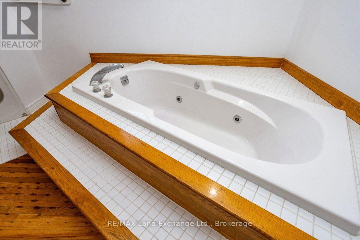257 Kingsway Street, Kincardine, Ontario  N2Z 1G2 - Photo 39 - X13596240