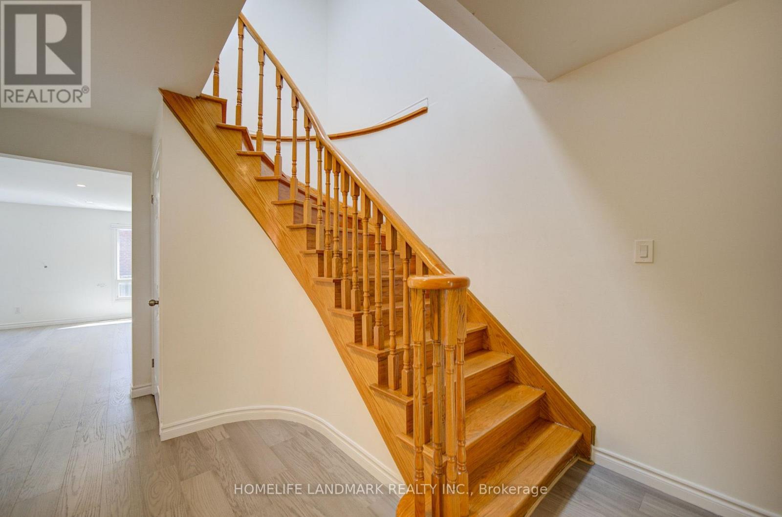25 Lansbury Drive, Toronto, Ontario  M1V 3J2 - Photo 5 - E13552288
