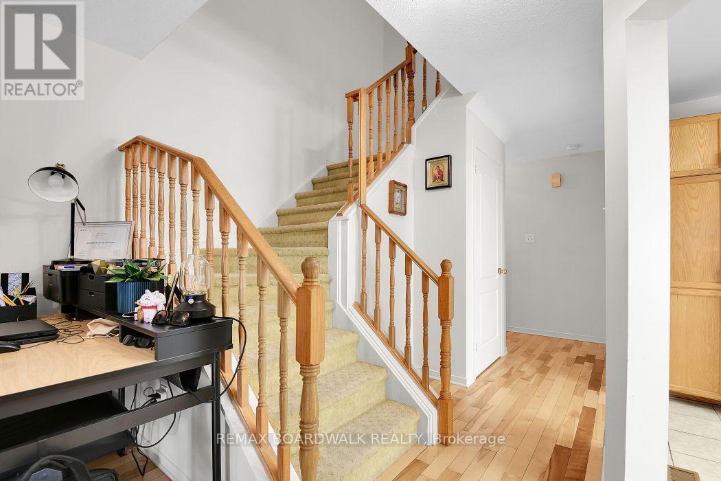 79 Hunters Glen Crescent, Ottawa, Ontario  K1T 3R1 - Photo 4 - X13596308