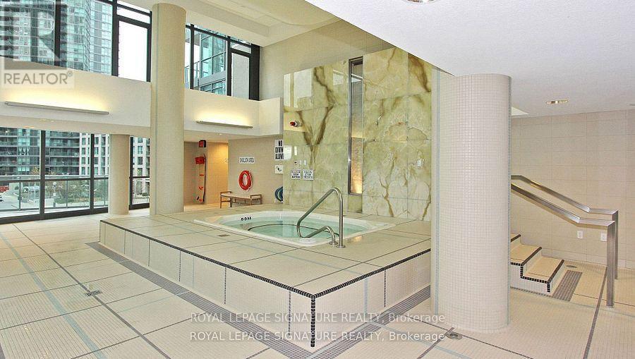 868 - 209 Fort York Boulevard, Toronto, Ontario  M5V 4A1 - Photo 13 - C13596266