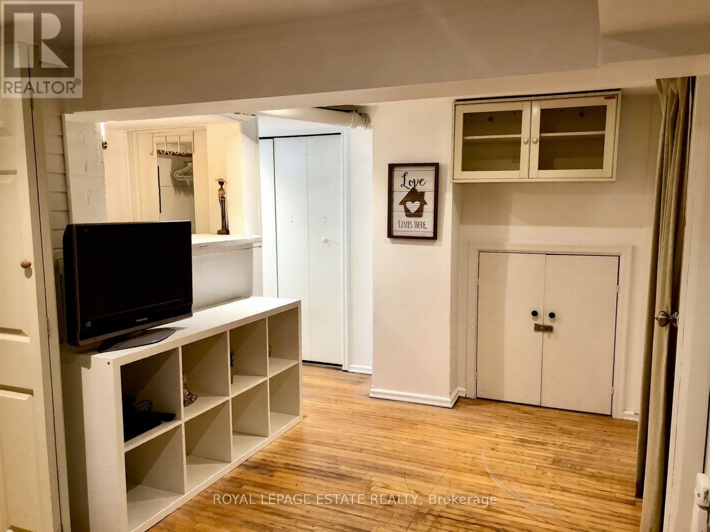 372 Victoria Park Avenue, Toronto, Ontario  M4E 3S8 - Photo 2 - E13596180