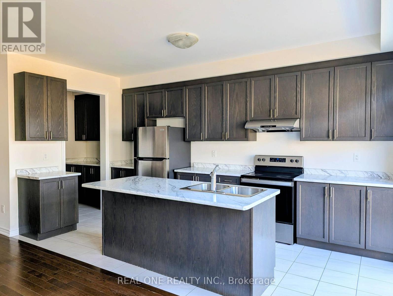 7 O'reilly Street, Whitby, Ontario  L1P 0N7 - Photo 4 - E13596184