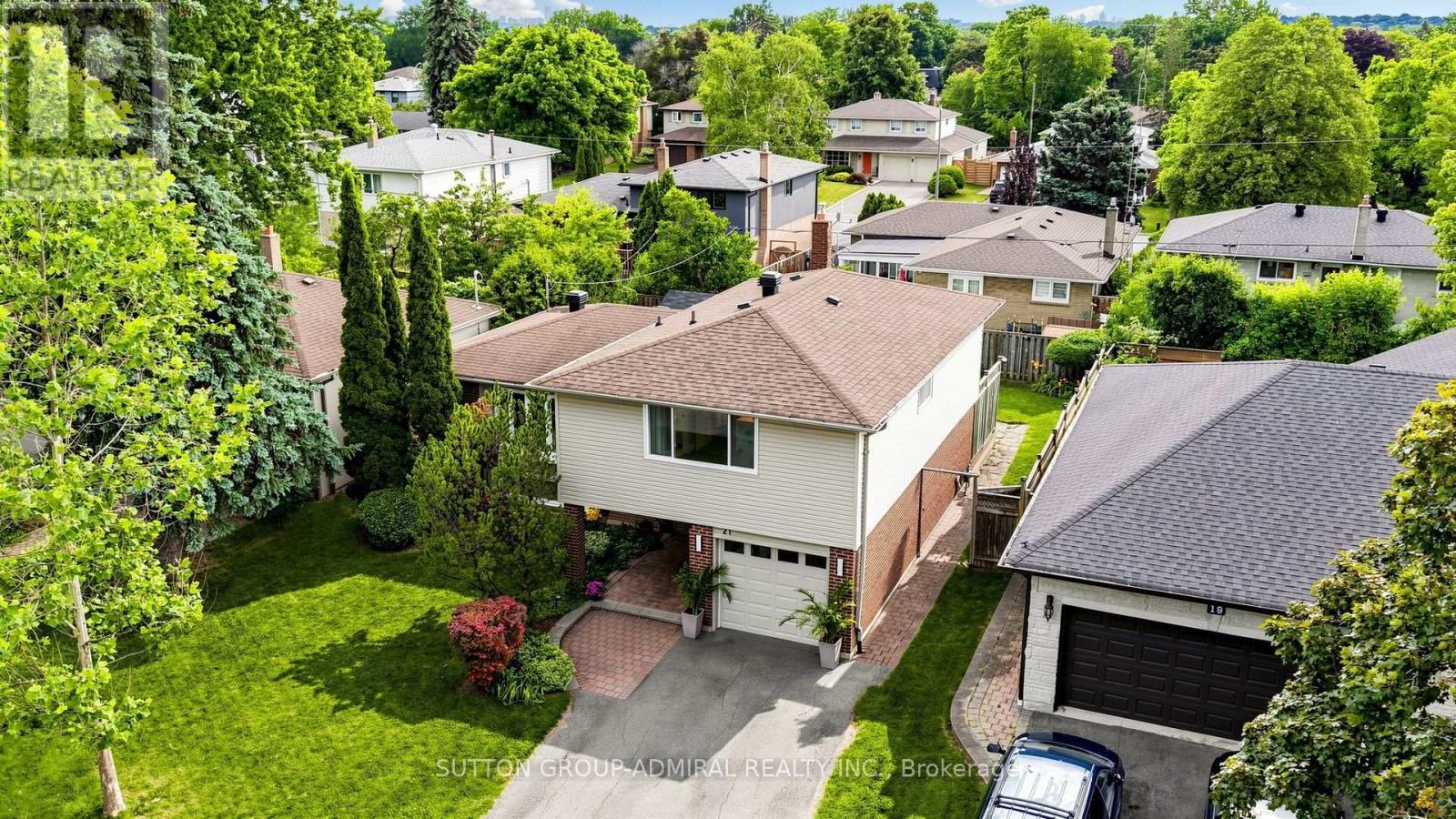 21 Donalbain Crescent, Markham, Ontario  L3T 3S3 - Photo 2 - N13596174