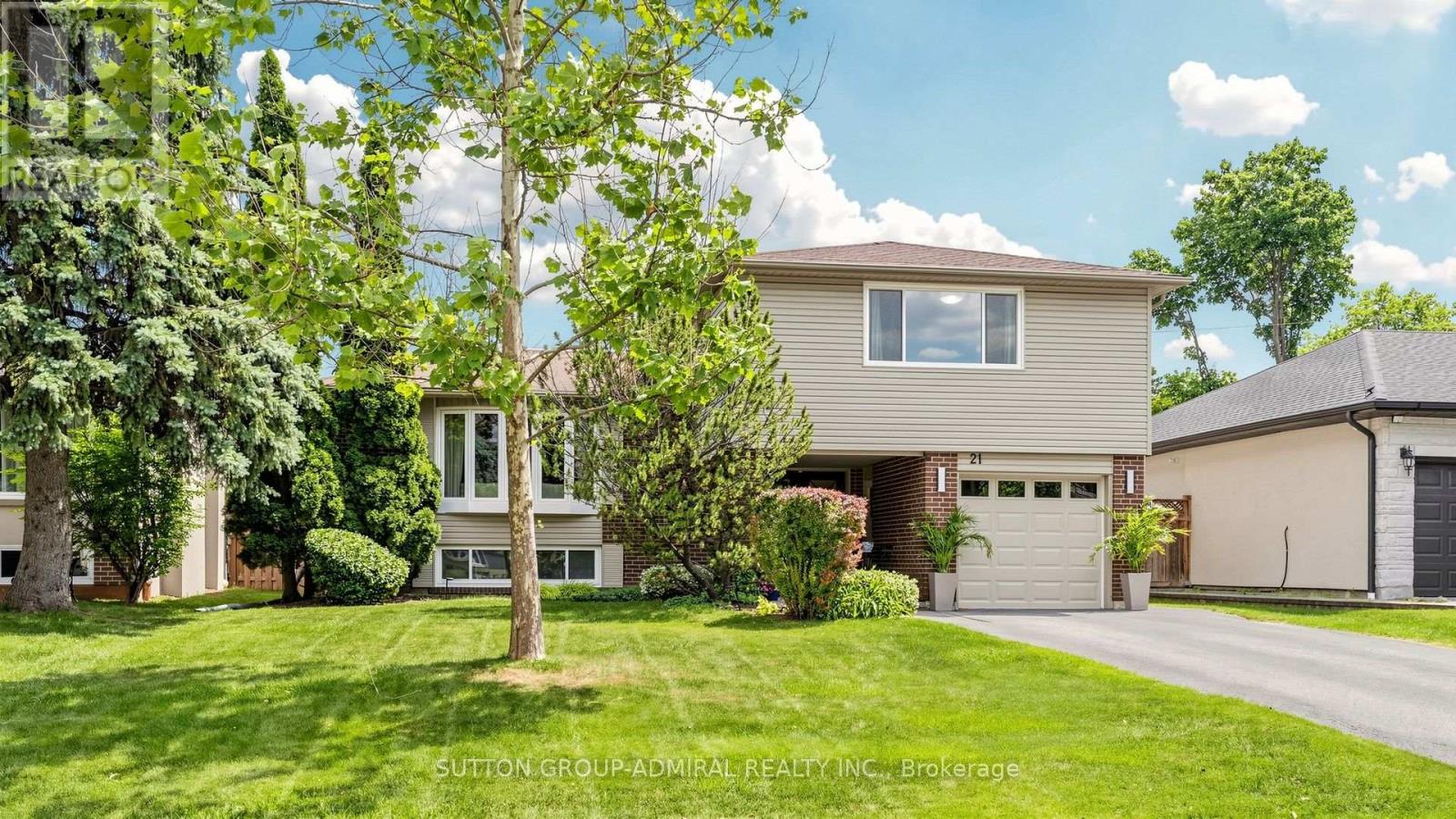 21 Donalbain Crescent, Markham, Ontario  L3T 3S3 - Photo 4 - N13596174
