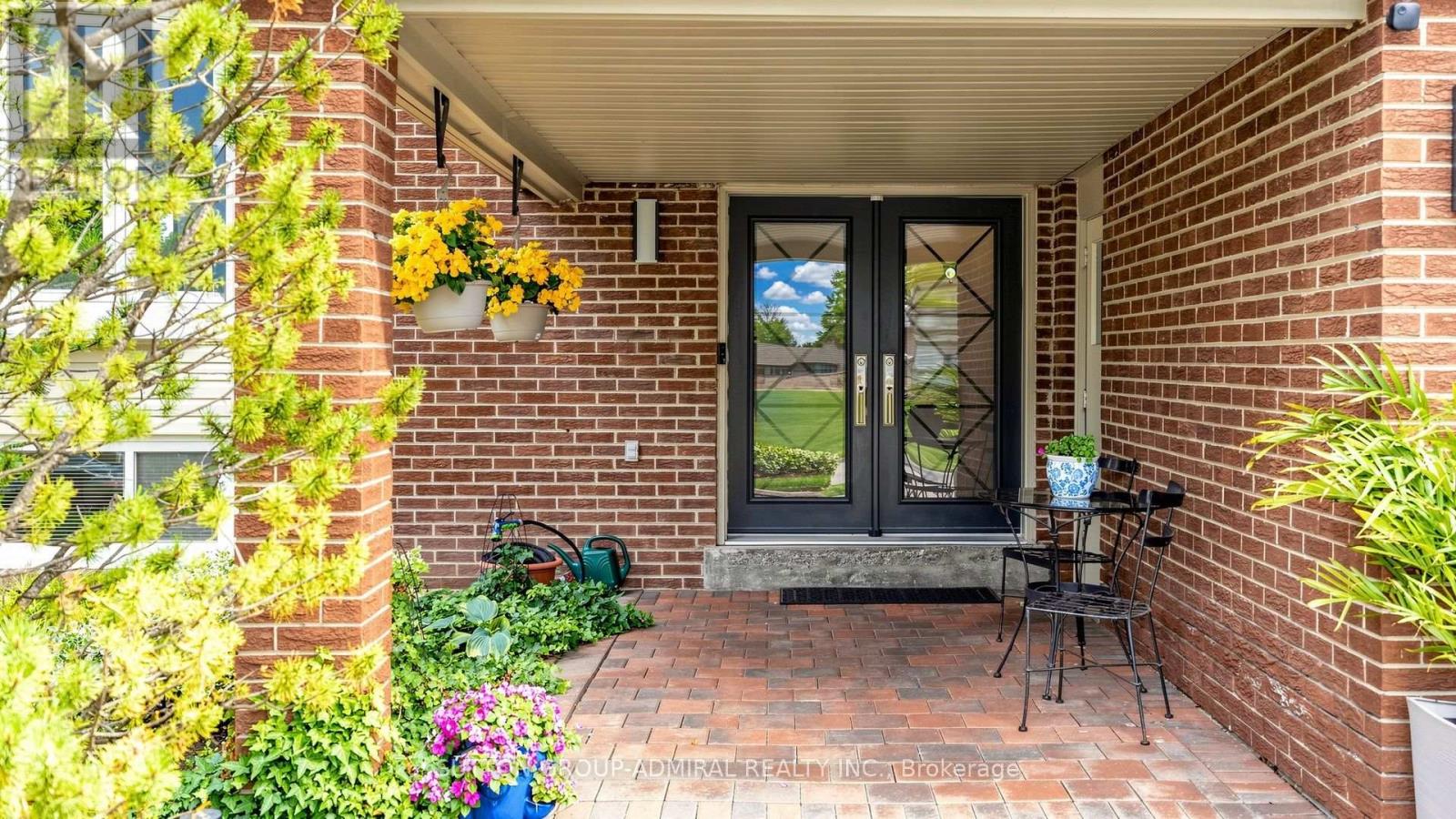 21 Donalbain Crescent, Markham, Ontario  L3T 3S3 - Photo 5 - N13596174