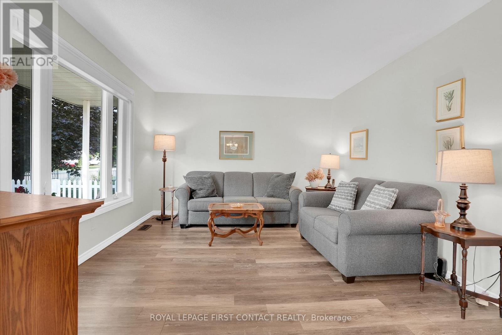 214 Point Street, Clearview, Ontario  L0M 1S0 - Photo 4 - S13596254