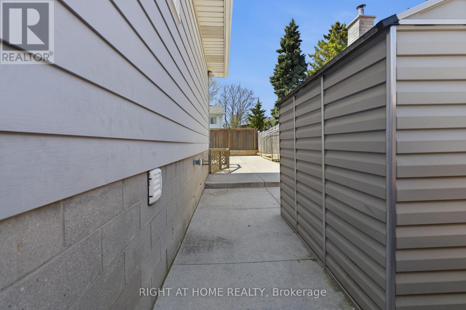 Upper - 341 Rexford Drive, Hamilton, Ontario  L8W 1W2 - Photo 31 - X13596216