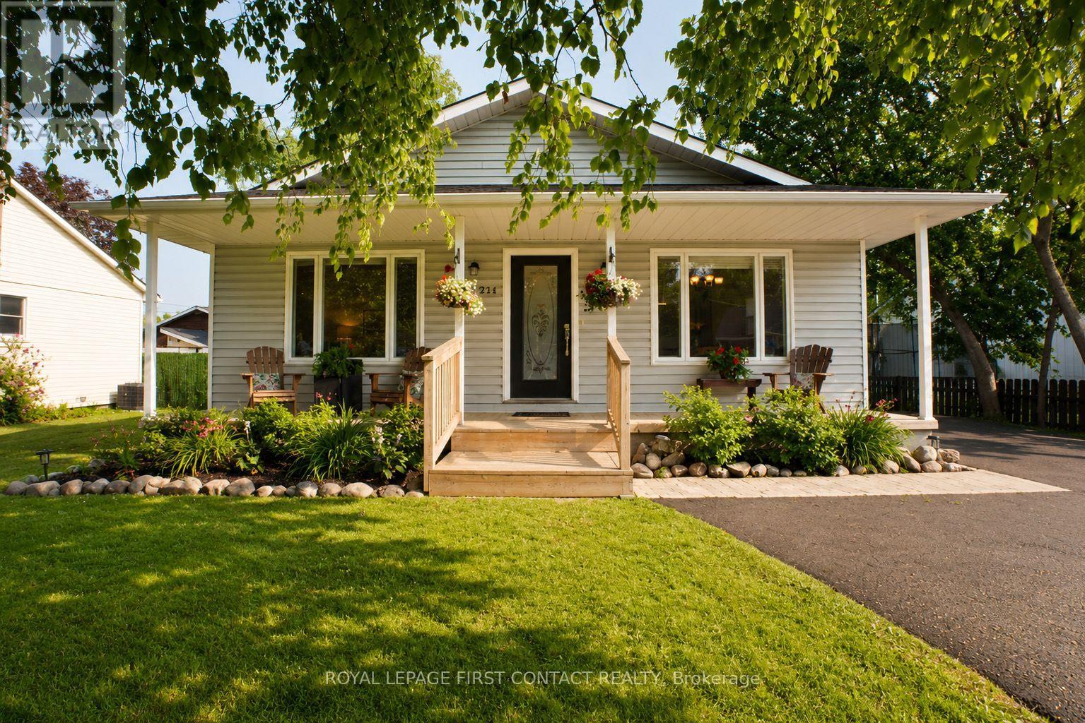 214 Point Street, Clearview, Ontario  L0M 1S0 - Photo 2 - S13596254