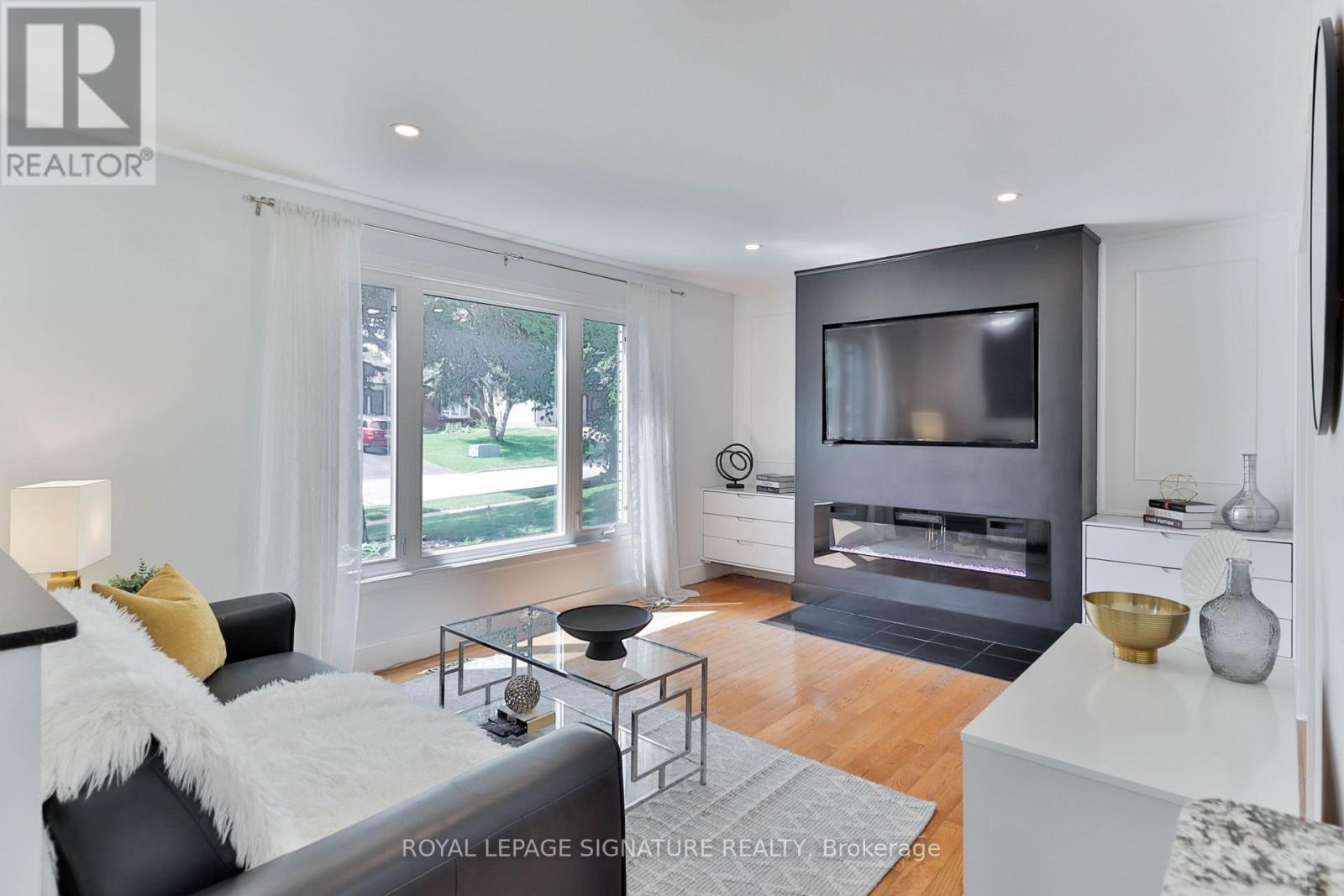 32 Harland Crescent, Ajax, Ontario L1S 1J9 - Photo 4 - E13596368