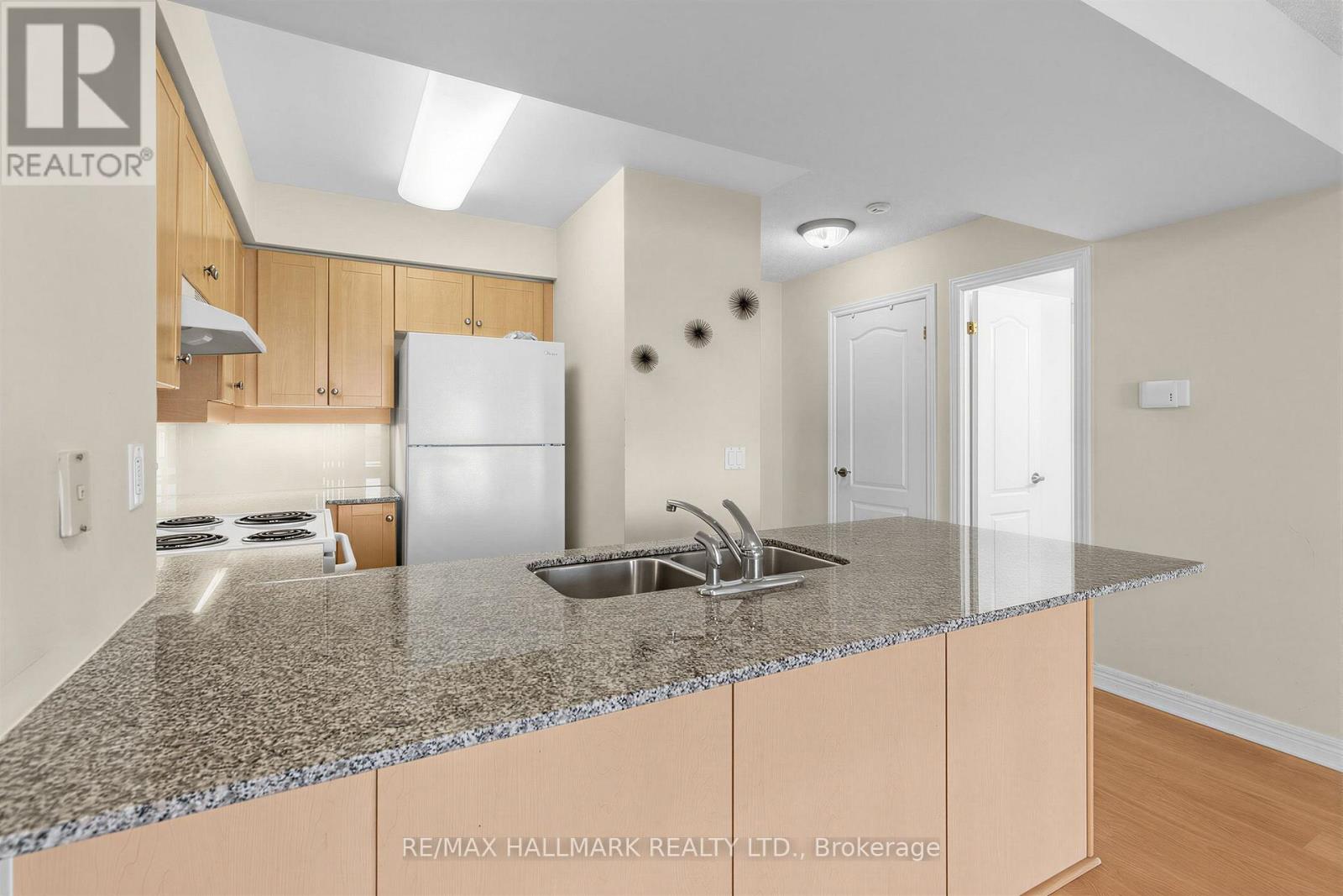 1206 - 50 Disera Drive, Vaughan, Ontario L4J 9E9 - Photo 3 - N13596352