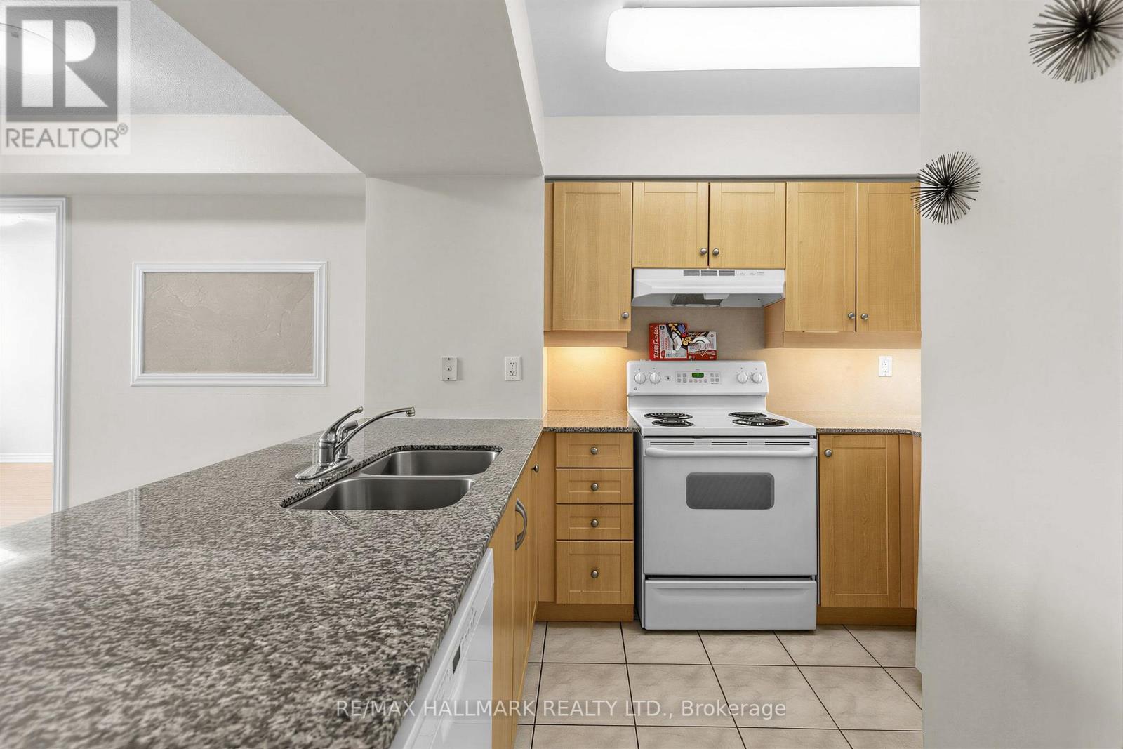 1206 - 50 Disera Drive, Vaughan, Ontario L4J 9E9 - Photo 5 - N13596352