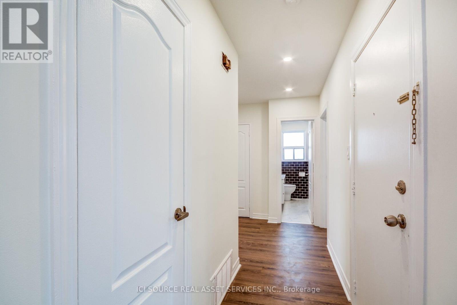 3 - 58 Burlingame Road, Toronto, Ontario  M8W 1Y8 - Photo 4 - W13596336