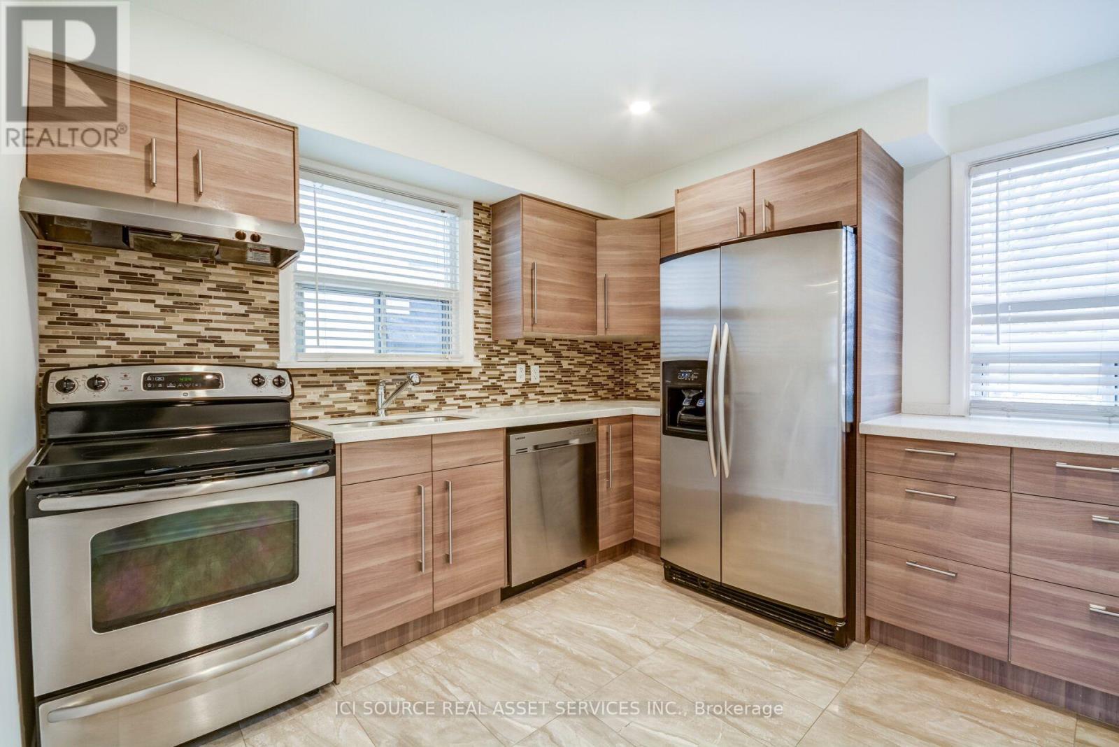 3 - 58 Burlingame Road, Toronto, Ontario  M8W 1Y8 - Photo 5 - W13596336