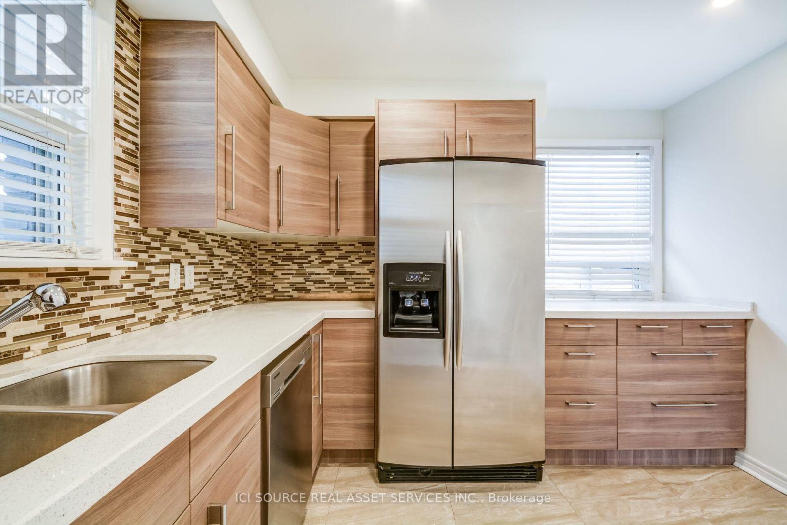 3 - 58 Burlingame Road, Toronto, Ontario  M8W 1Y8 - Photo 6 - W13596336