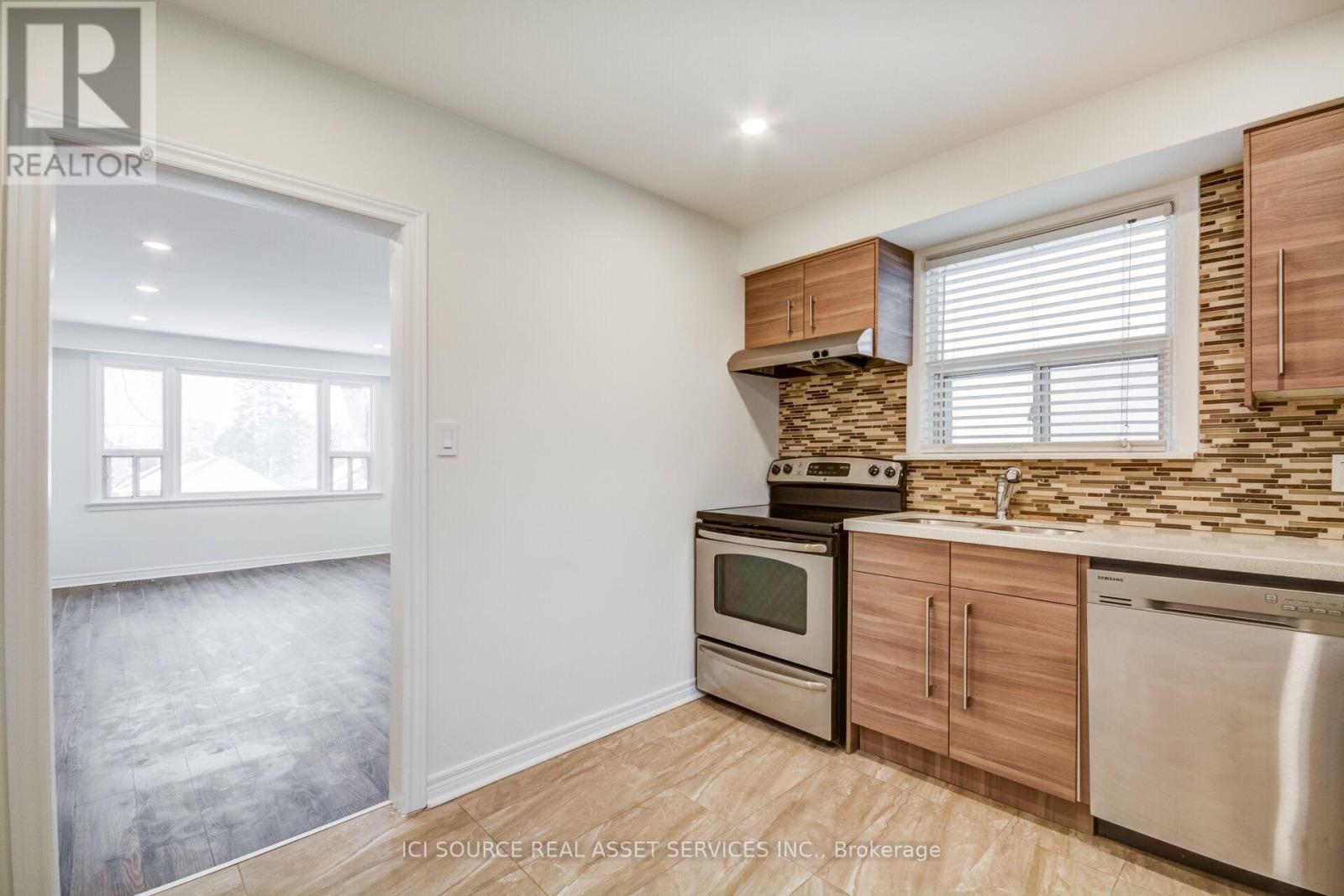 3 - 58 Burlingame Road, Toronto, Ontario  M8W 1Y8 - Photo 7 - W13596336
