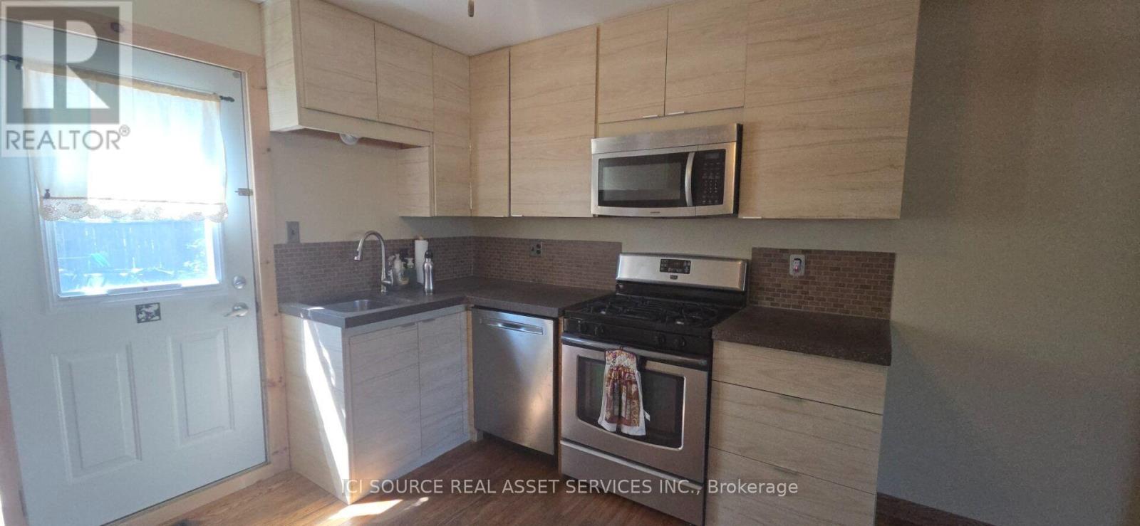 274 East 38th Street, Hamilton, Ontario  L8V 4G3 - Photo 10 - X13596382