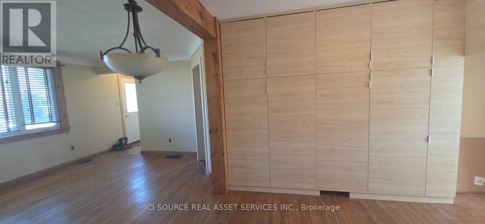 274 East 38th Street, Hamilton, Ontario  L8V 4G3 - Photo 6 - X13596382