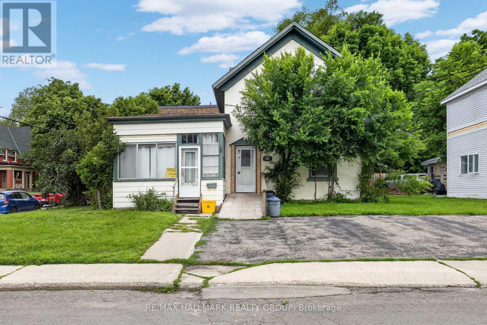 3 - 20 RUSSELL STREET W, Smiths Falls, Ontario