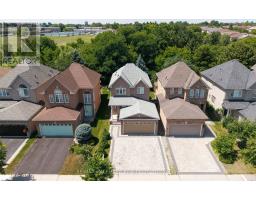 17 RUSHINGBROOK DRIVE, Richmond Hill, Ontario