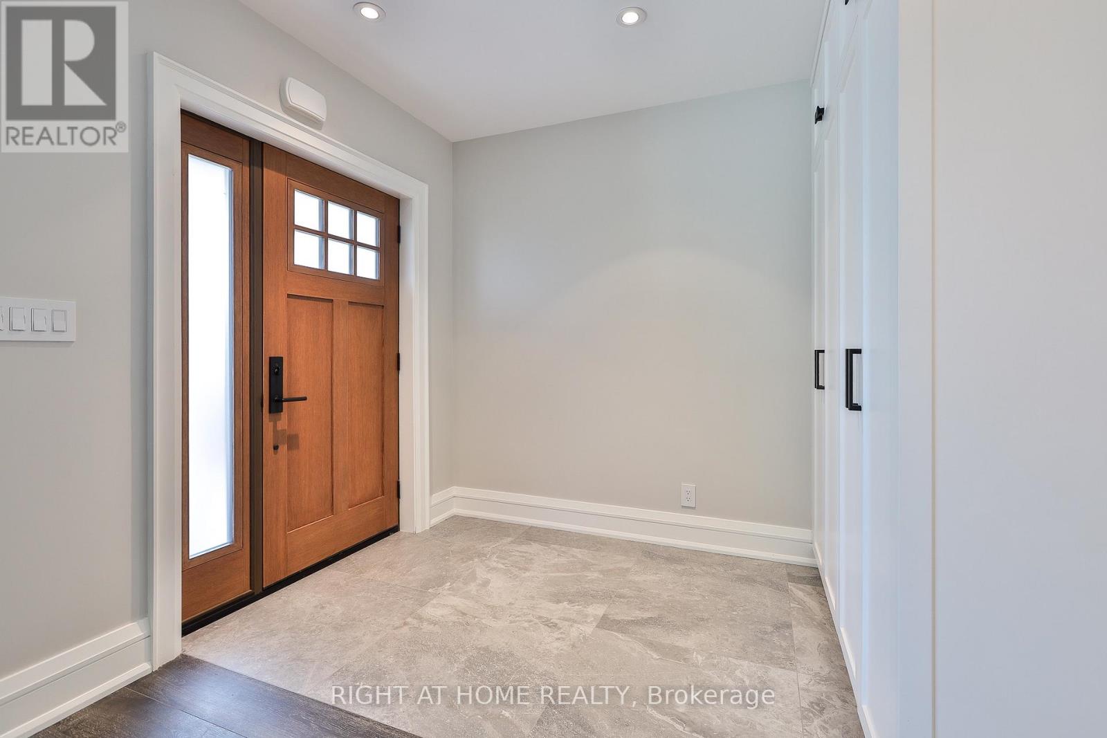 232 Willard Avenue, Toronto, Ontario  M6S 3P8 - Photo 2 - W13596420