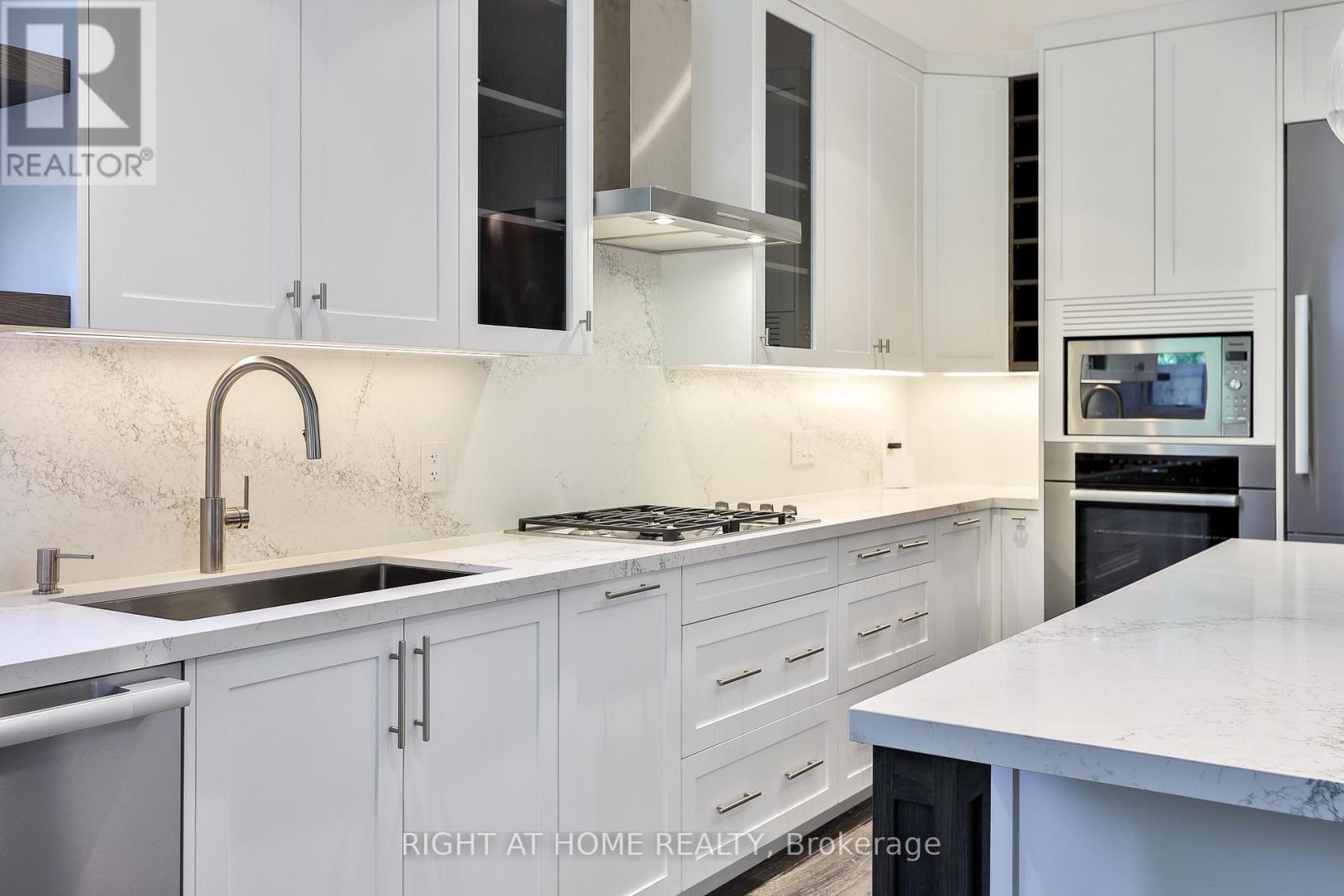 232 Willard Avenue, Toronto, Ontario  M6S 3P8 - Photo 6 - W13596420
