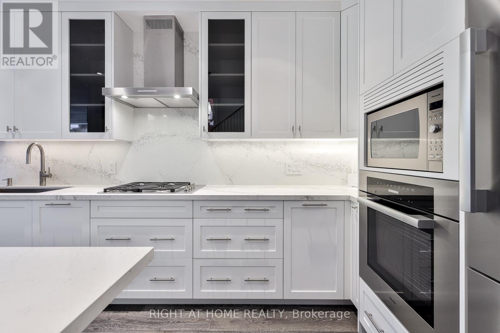 232 Willard Avenue, Toronto, Ontario  M6S 3P8 - Photo 7 - W13596420