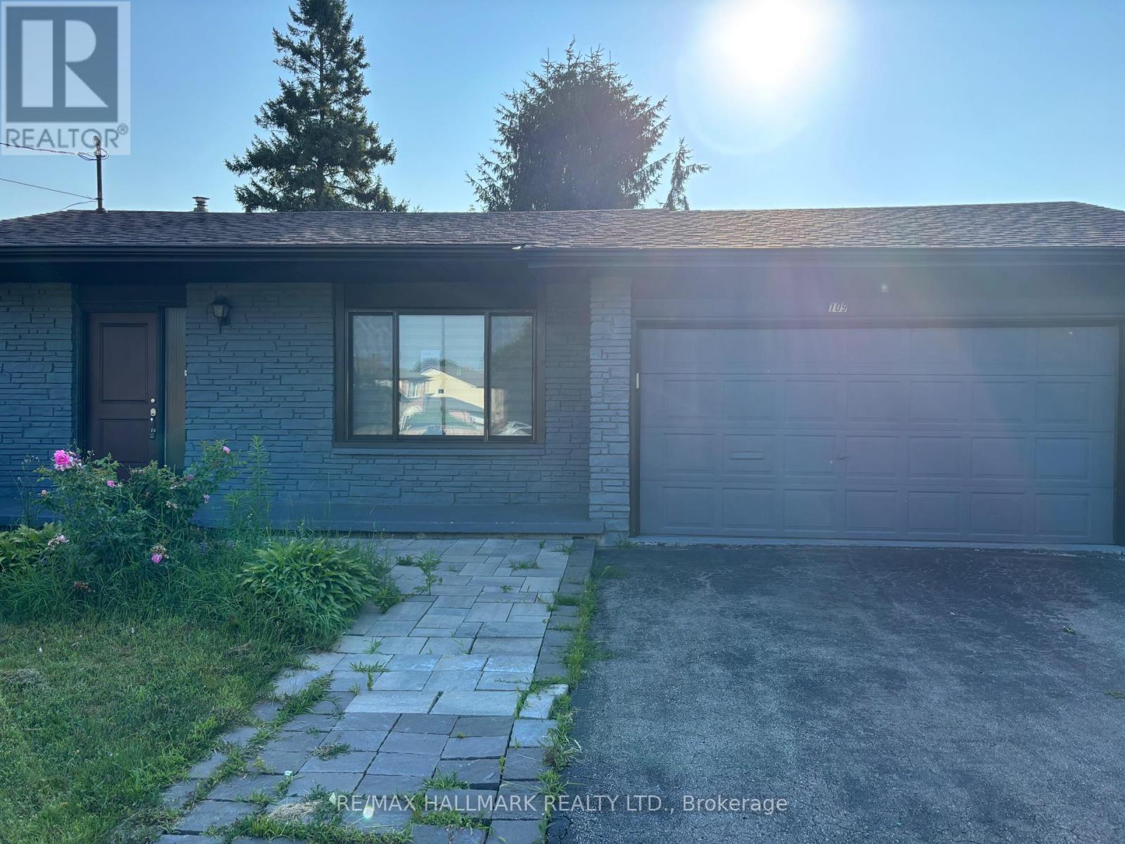 109 THICKSON ROAD S, Whitby, Ontario