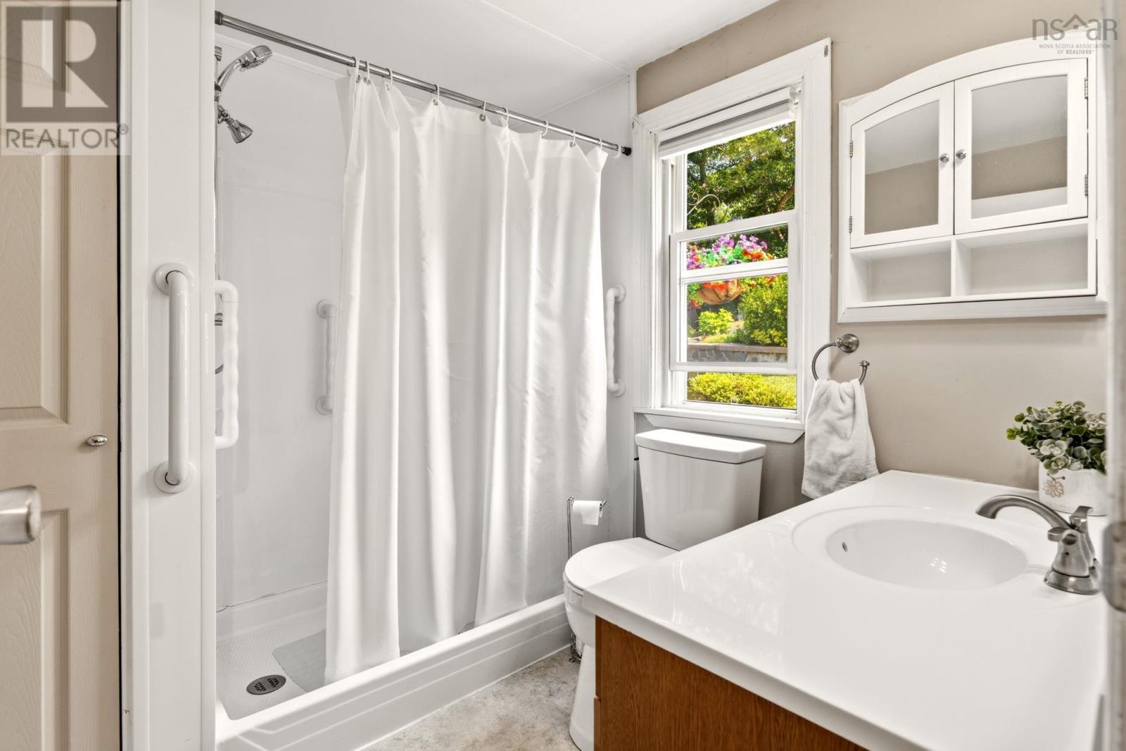 23 Main Street, Bedford, Nova Scotia  B4A 2M8 - Photo 8 - 202618406