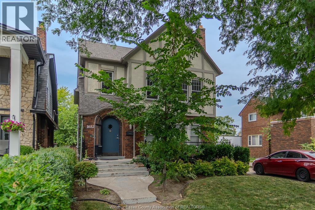 MLS# 26017758: 1652 Victoria AVENUE Unit# Upper, Windsor, Canada