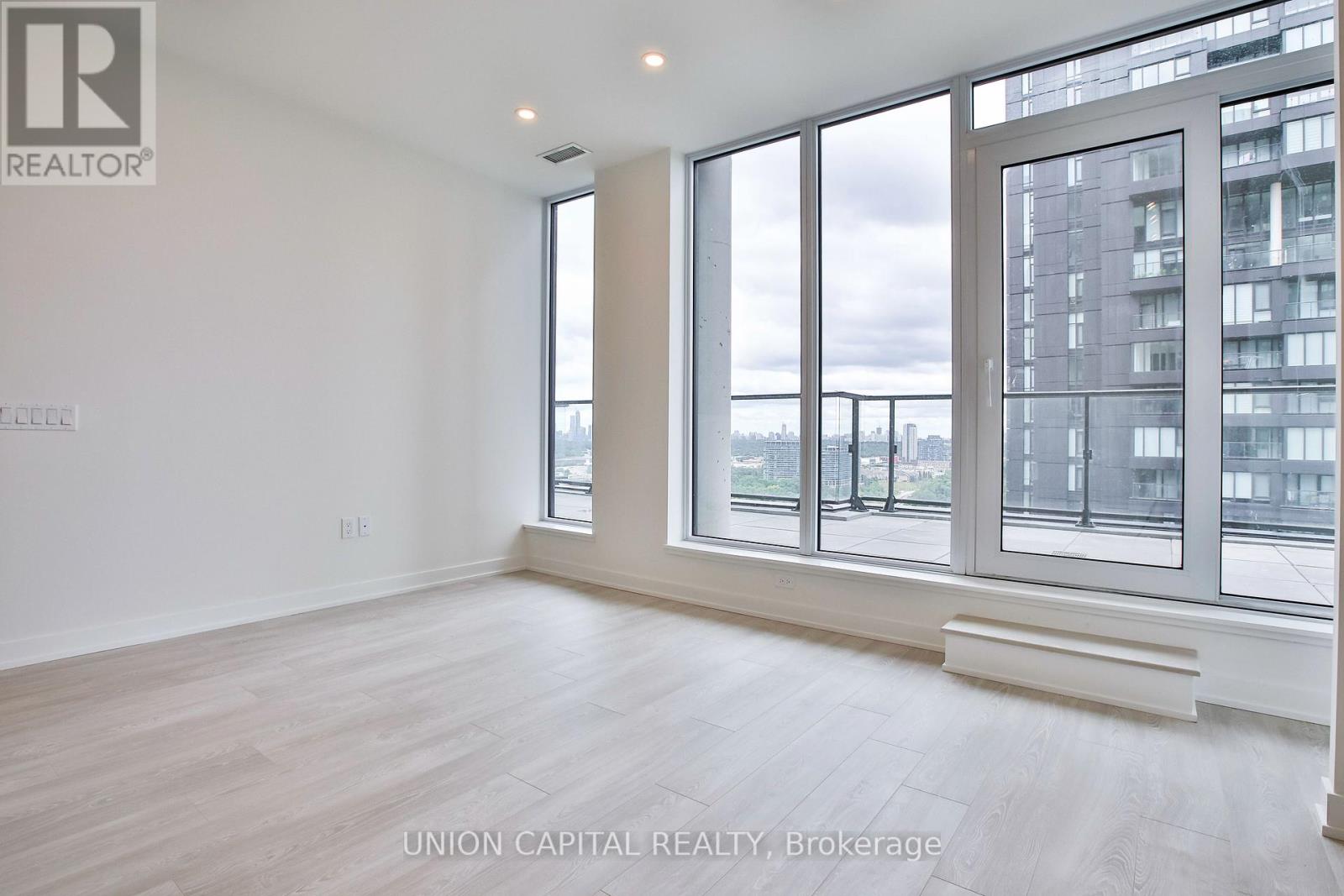 2401 - 5 Quarrington Lane, Toronto, Ontario  M3C 0S5 - Photo 10 - C13596724