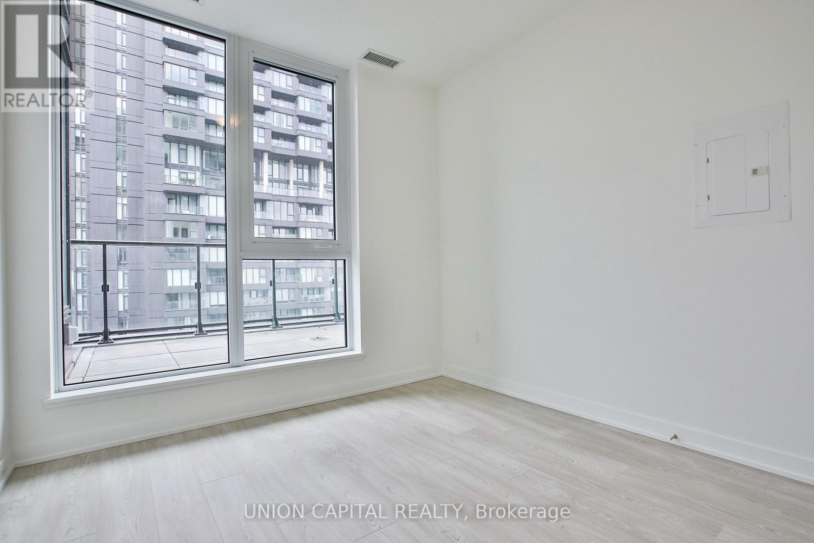 2401 - 5 Quarrington Lane, Toronto, Ontario  M3C 0S5 - Photo 14 - C13596724