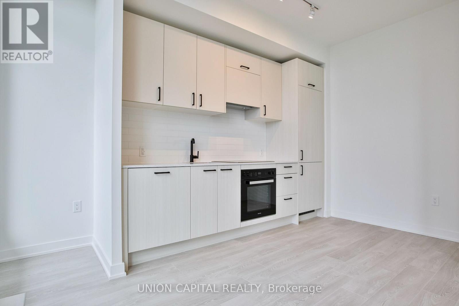 2401 - 5 Quarrington Lane, Toronto, Ontario  M3C 0S5 - Photo 8 - C13596724