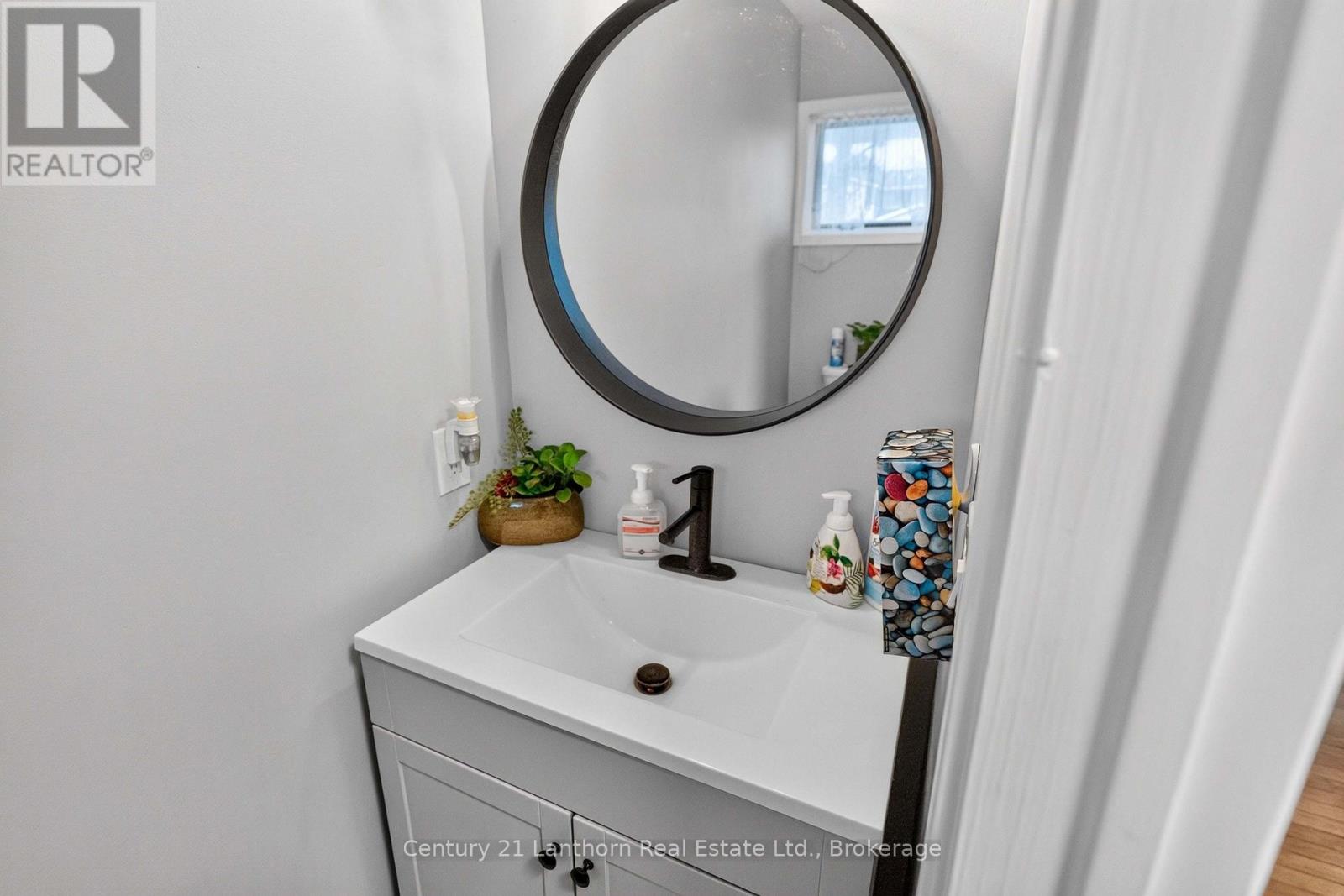 256 Vanguard Court, Kingston, Ontario  K7M 8P8 - Photo 8 - X13596588