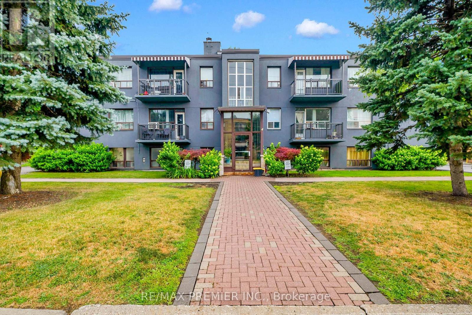5 - 4 HARTHAM PLACE, Toronto, Ontario