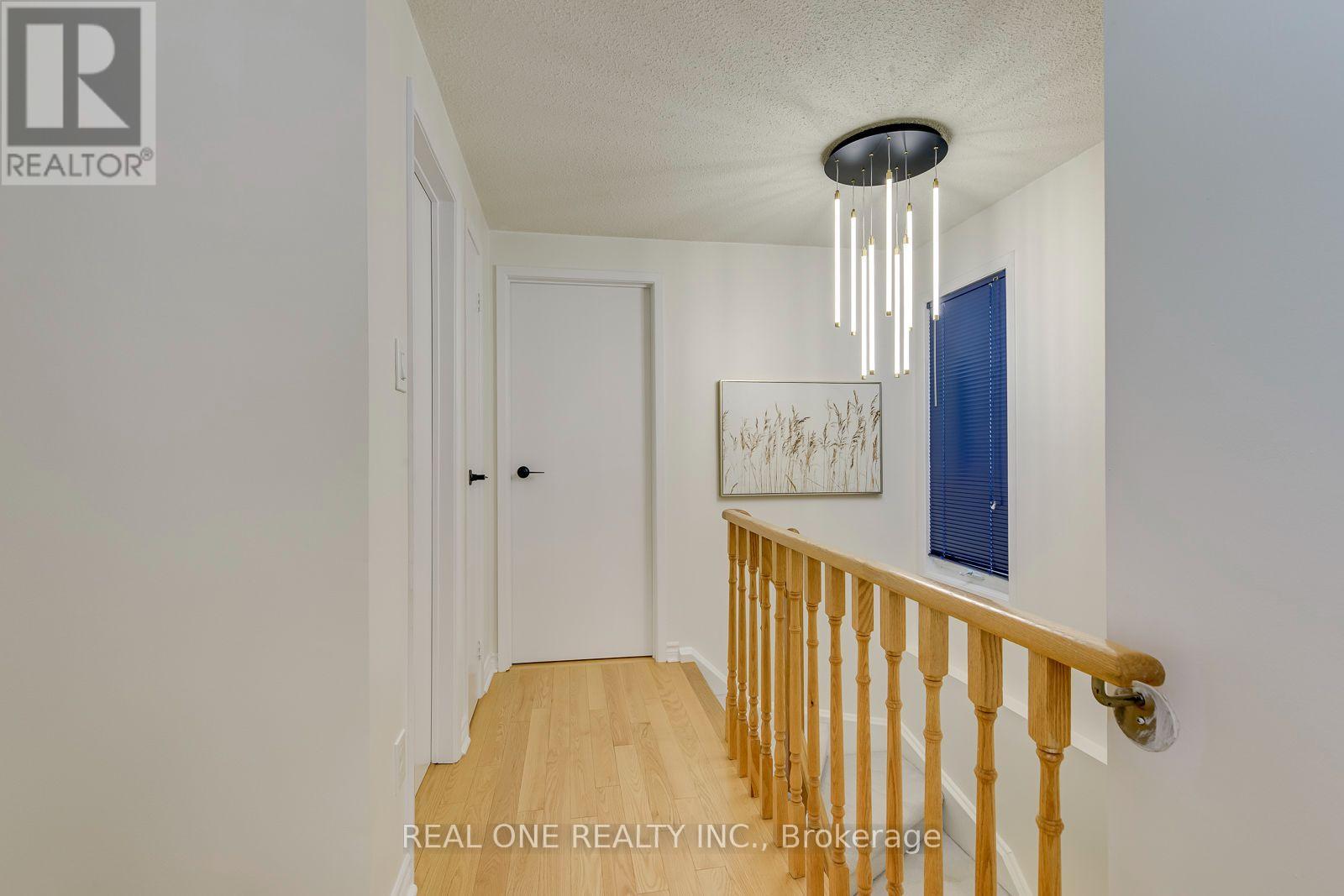 741 Queensbridge Drive, Mississauga, Ontario  L5C 3T3 - Photo 17 - W13596718