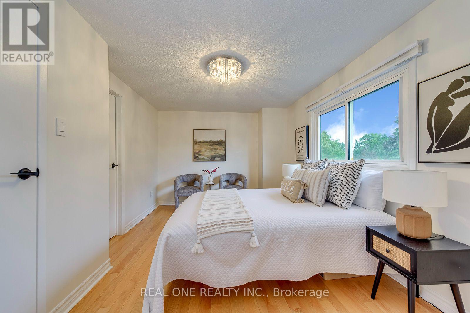 741 Queensbridge Drive, Mississauga, Ontario  L5C 3T3 - Photo 20 - W13596718