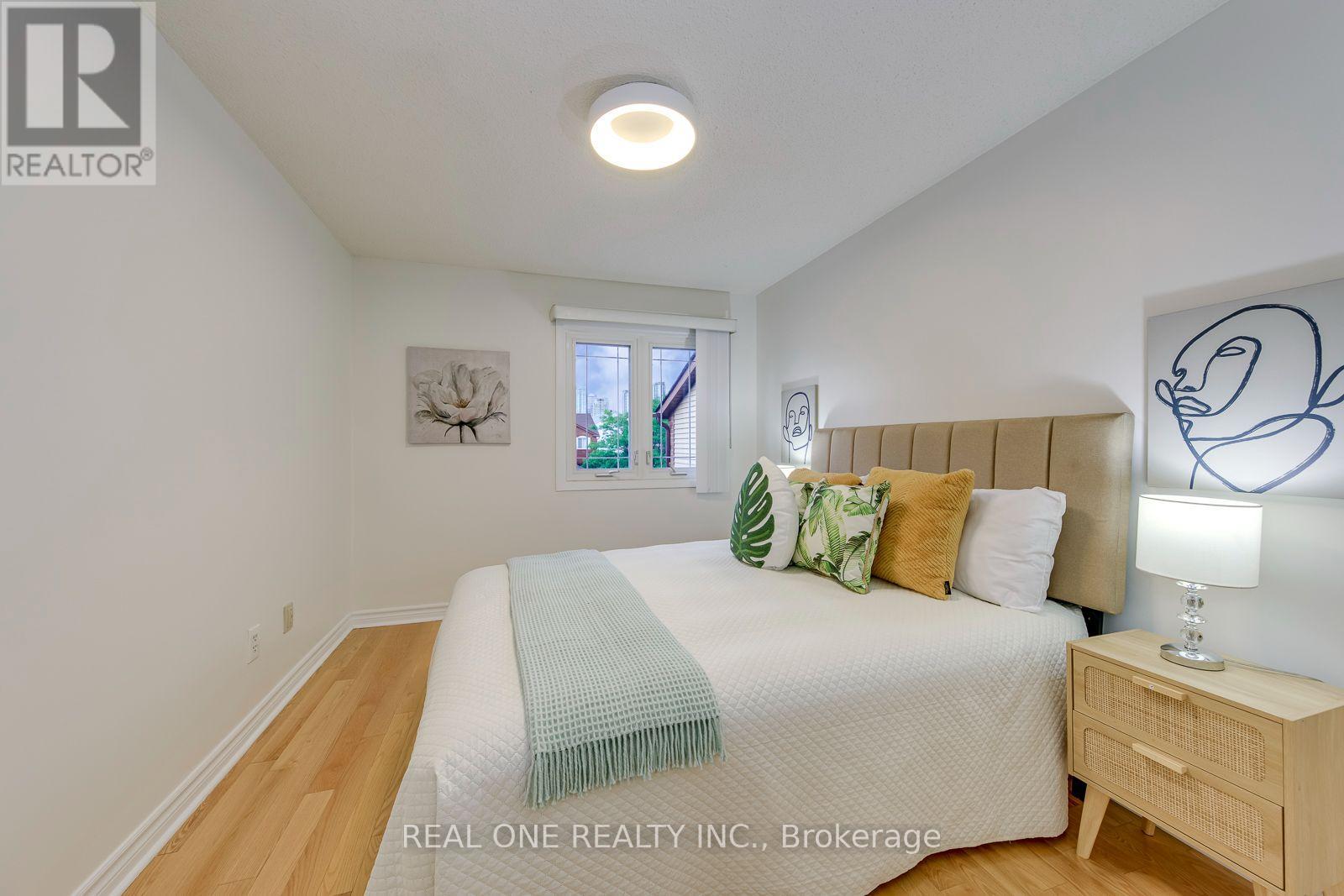 741 Queensbridge Drive, Mississauga, Ontario  L5C 3T3 - Photo 23 - W13596718