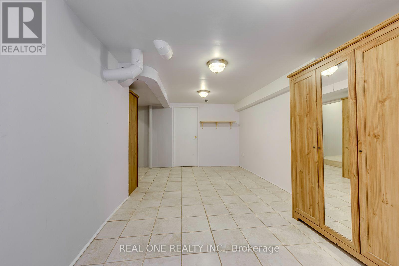 741 Queensbridge Drive, Mississauga, Ontario  L5C 3T3 - Photo 31 - W13596718