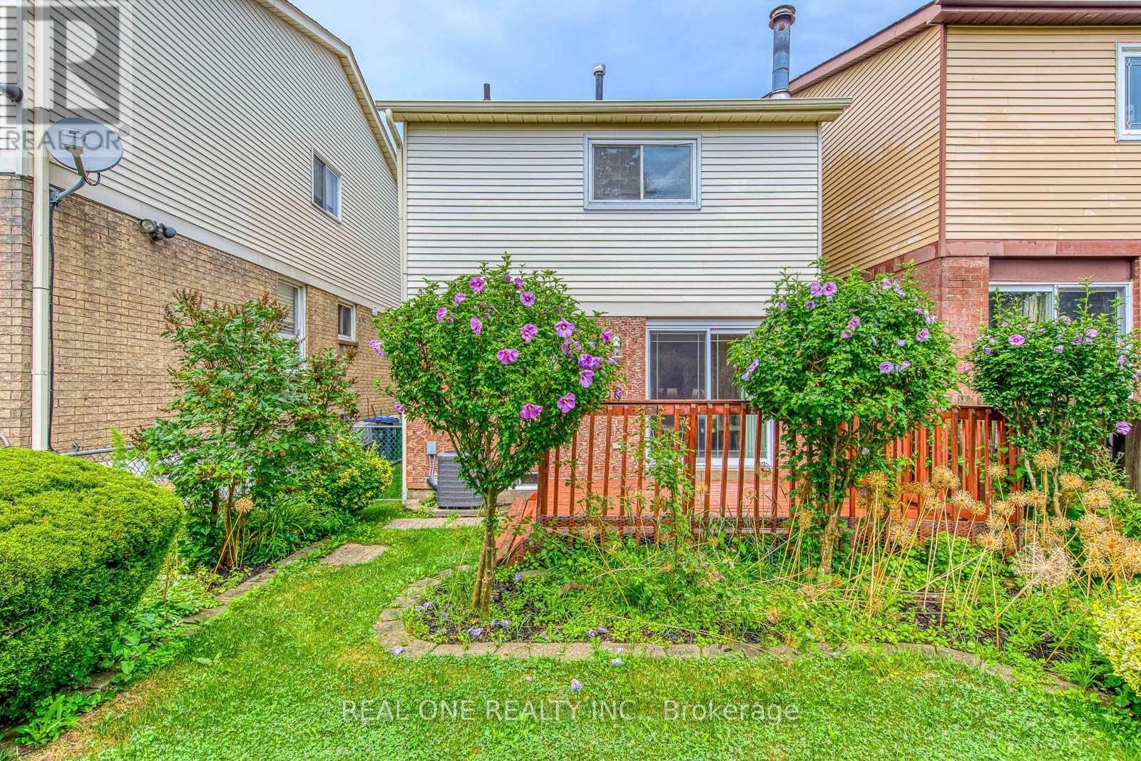 741 Queensbridge Drive, Mississauga, Ontario  L5C 3T3 - Photo 37 - W13596718