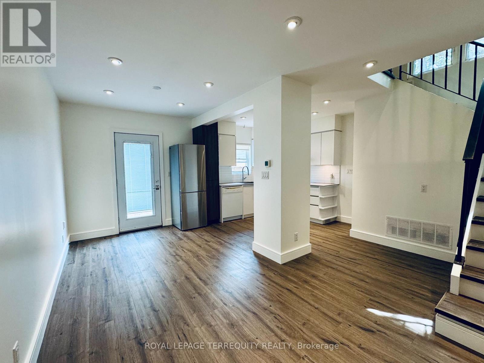 37 White Avenue, Toronto, Ontario  M6N 1S7 - Photo 5 - W13596726