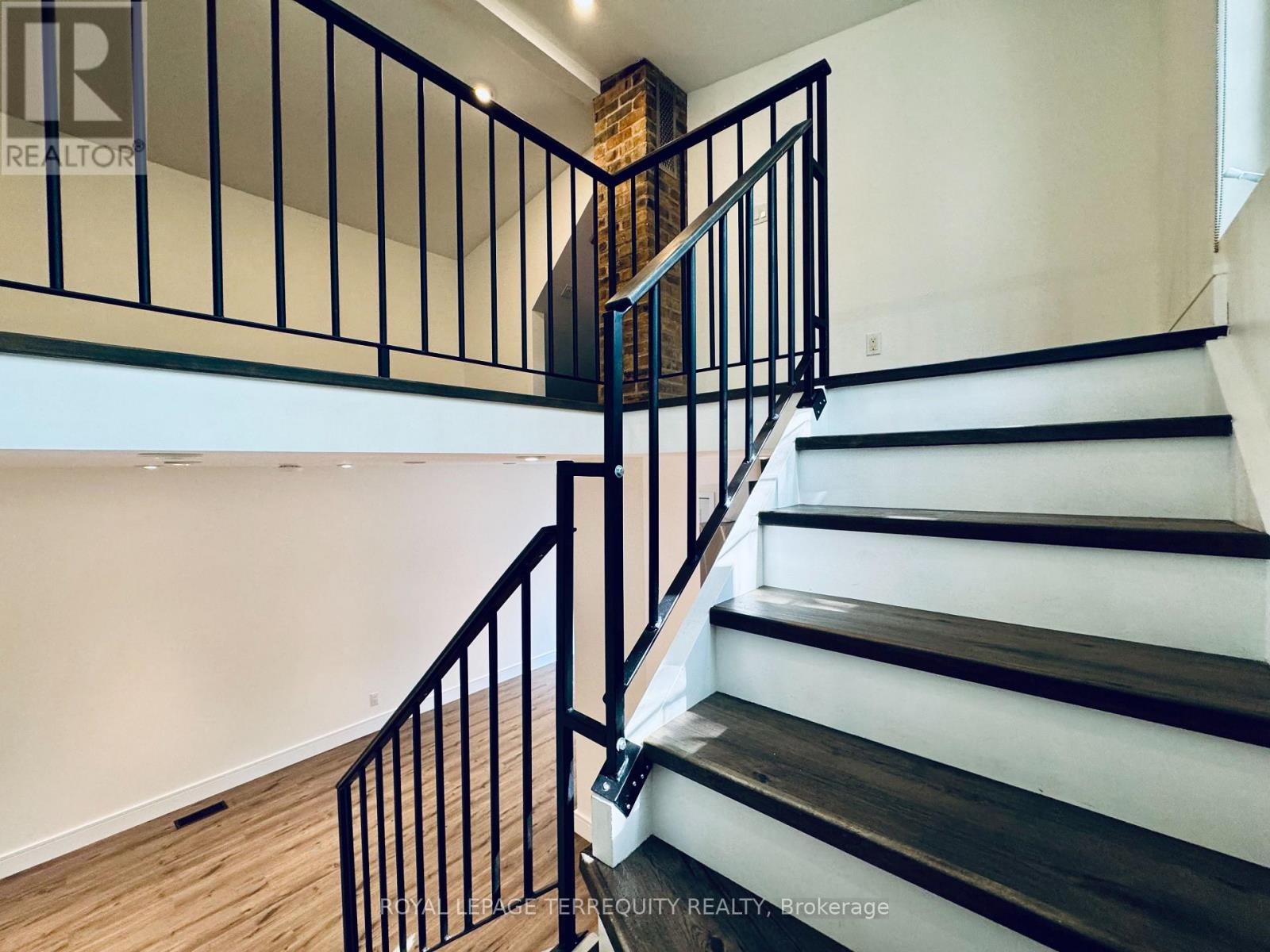 37 White Avenue, Toronto, Ontario  M6N 1S7 - Photo 7 - W13596726