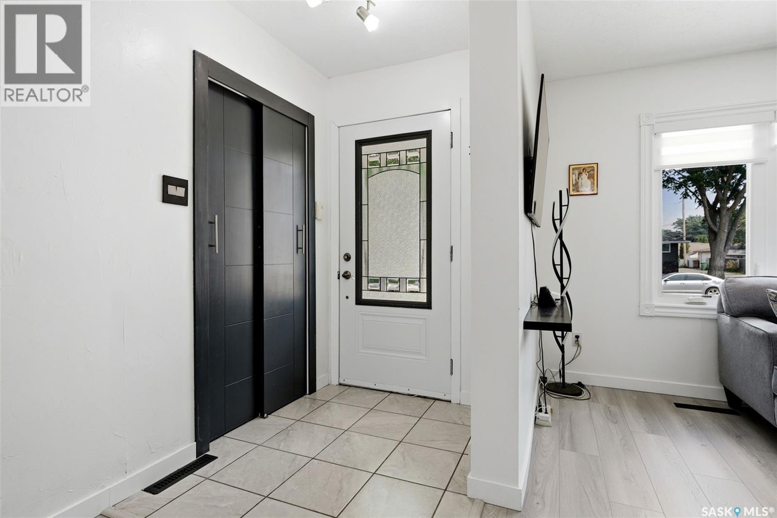4064 Montague Street, Regina, Saskatchewan  S4S 3K2 - Photo 2 - SK043186
