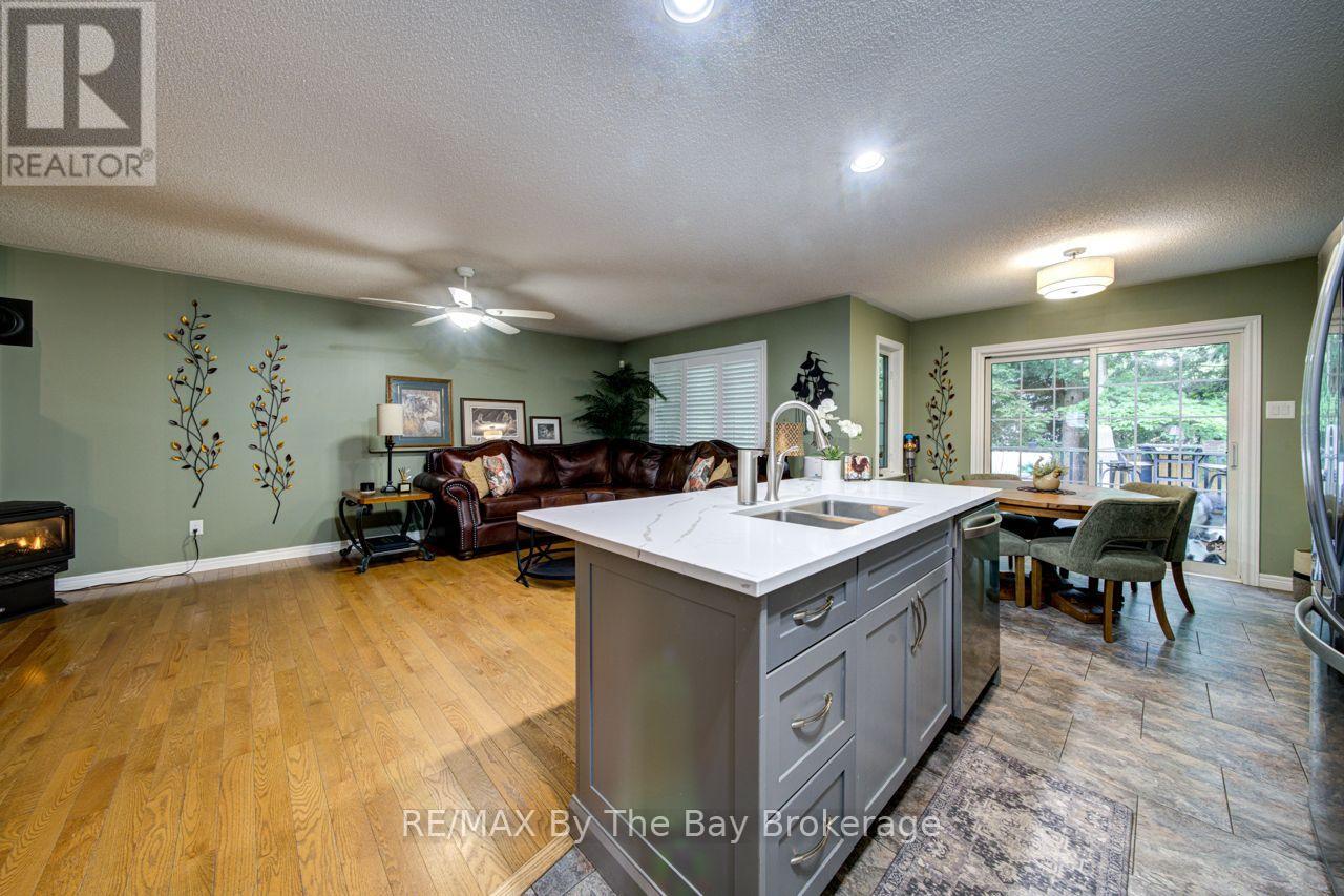 22 Downer Crescent, Wasaga Beach, Ontario  L9Z 1C2 - Photo 15 - S13597040