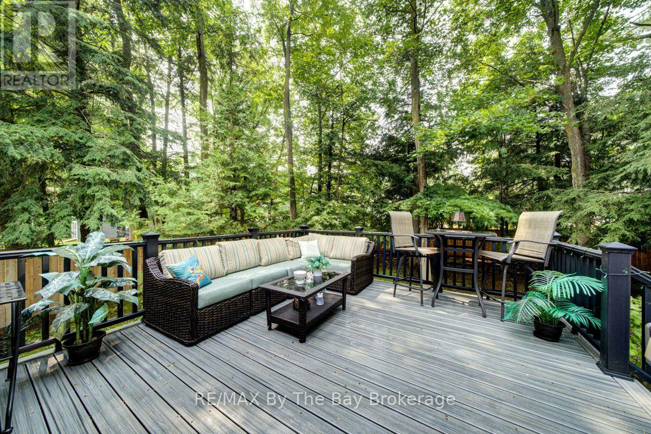 22 Downer Crescent, Wasaga Beach, Ontario  L9Z 1C2 - Photo 2 - S13597040