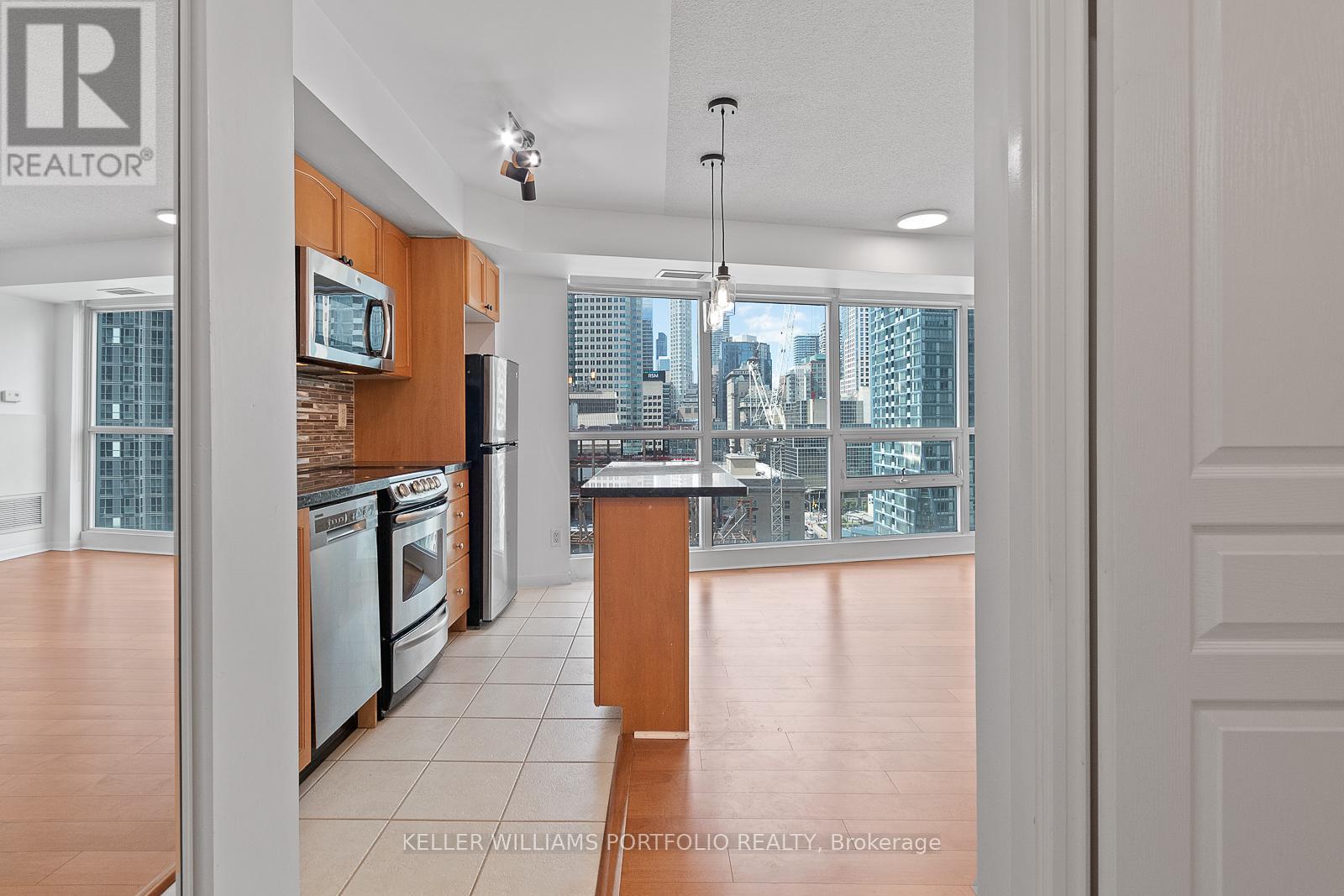 1504 - 18 Yonge Street, Toronto, Ontario  M5E 1Z8 - Photo 2 - C13596808